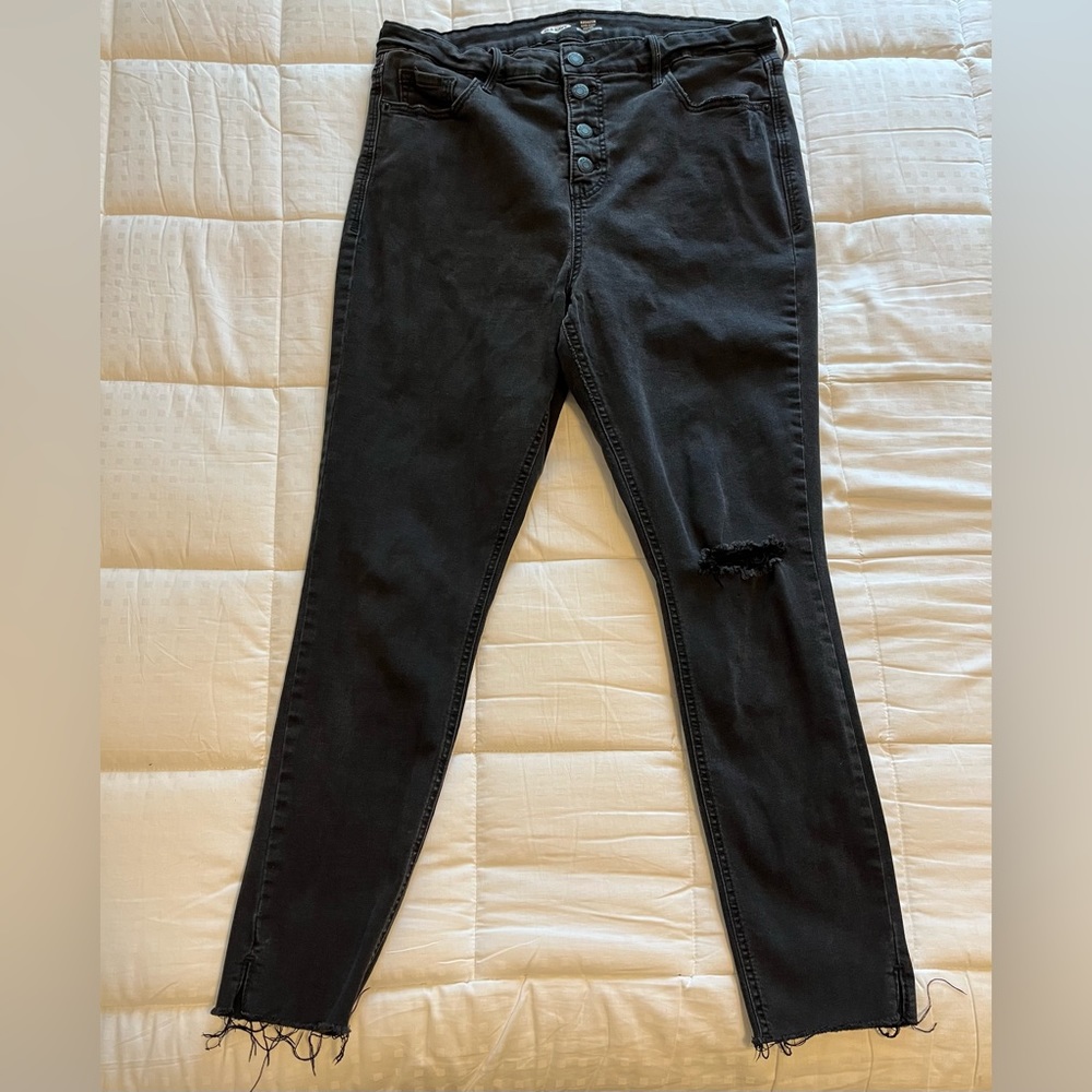 Ripped Skinny Jeans